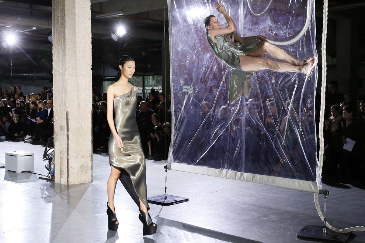 TOPSHOTS A model presents a creation by Iris Van Herpen during the 2014/2015 Autumn/Winter ready-to-wear collection fashion show, on March 4, 2014 in Paris. AFP PHOTO / PATRICK KOVARIKPATRICK KOVARIK/AFP/Getty Images ORG XMIT: 2954