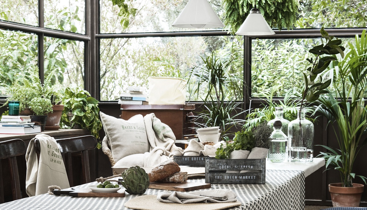 Large-scale-leaf-prints-metal-wood-and-green-glass-from-the-Earthy-Emerald-range-at-HM-Home-2016-5